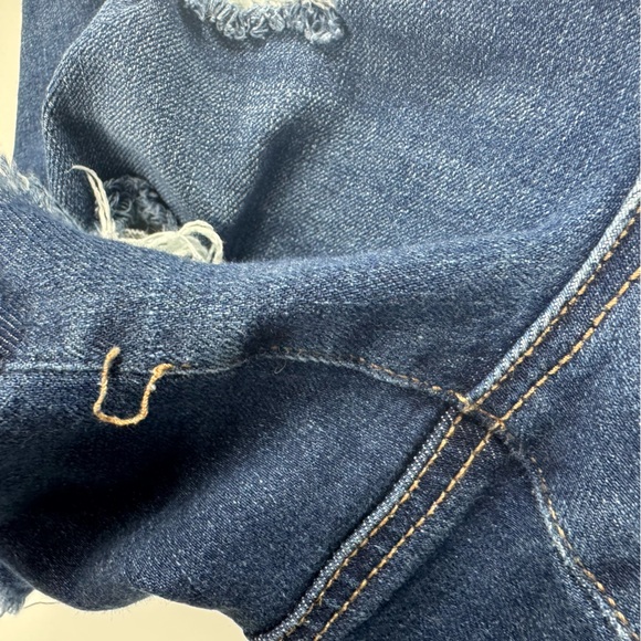 American Eagle Shorts Denim Jean Midi The Dream Dark Wash Blue Solid Ripped Knit - Picture 4 of 7